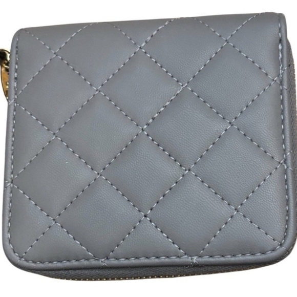 Badgley Mischka Quilted Gray Coin Purse Vegan Wallet - Picture 2 of 4